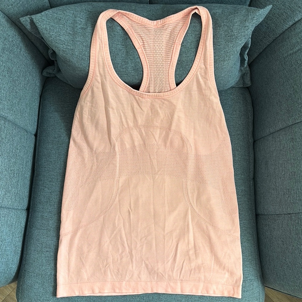Lululemon workout top - like new